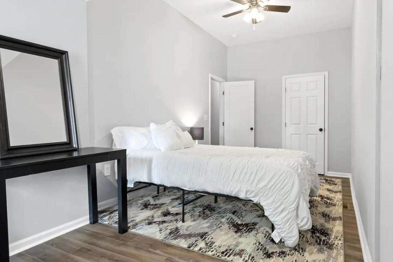 Recently Renovated Chic Durham Farmhouse Kültér fotó